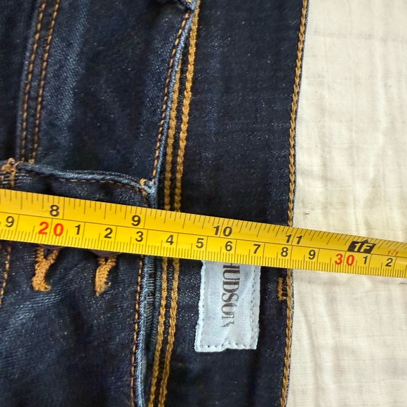 Hudson Croxley Mid Thigh Short Size 28 - Picture 9 of 9